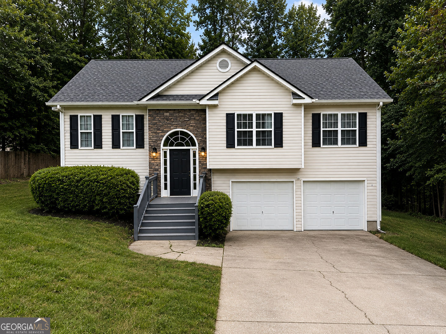 205 White Pine Lane Property Photo 1