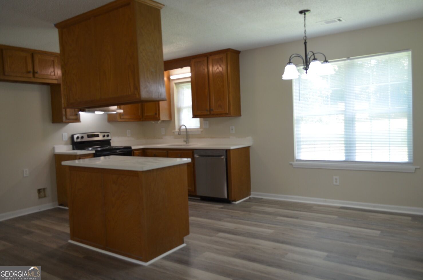 79 N Camp Drive Property Photo 5