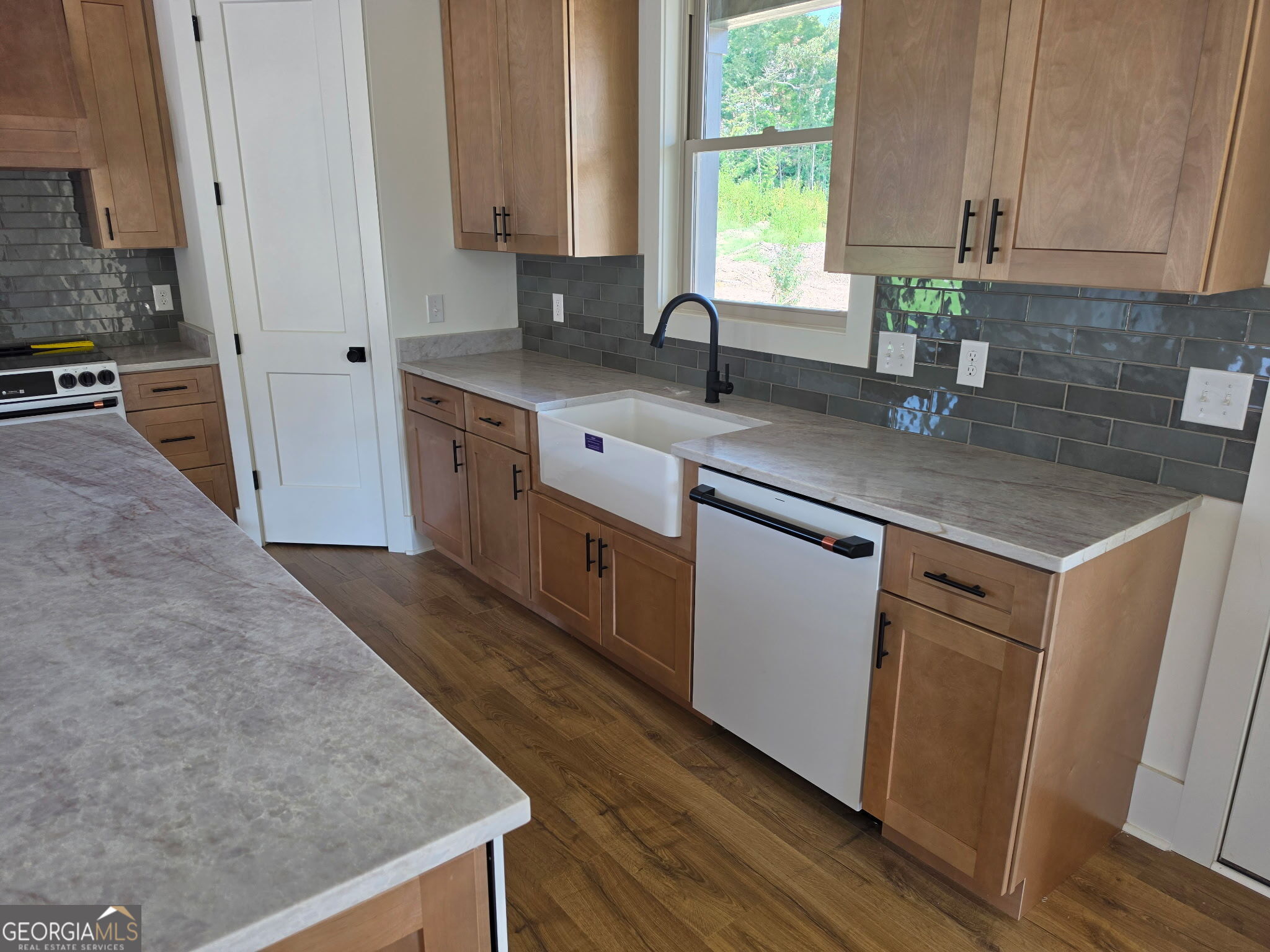 342 Thomas Road Property Photo 5