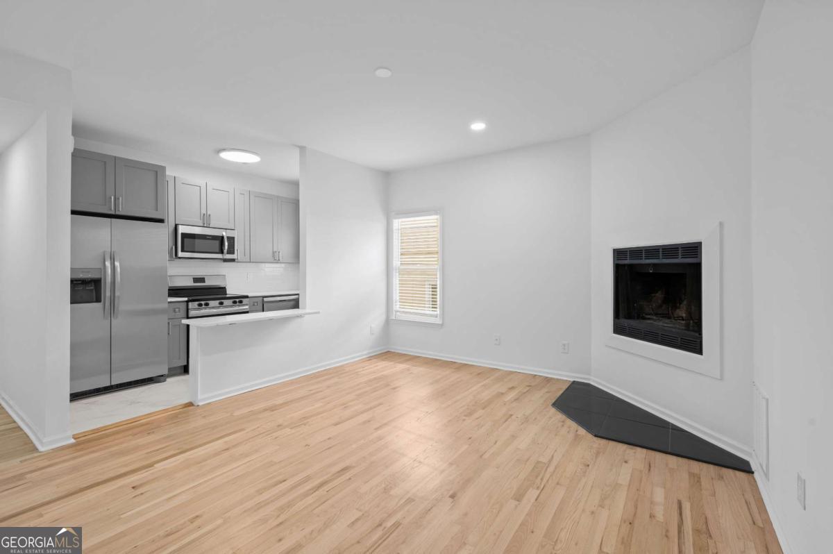 567 Winton Terrace Ne # D Property Photo 4