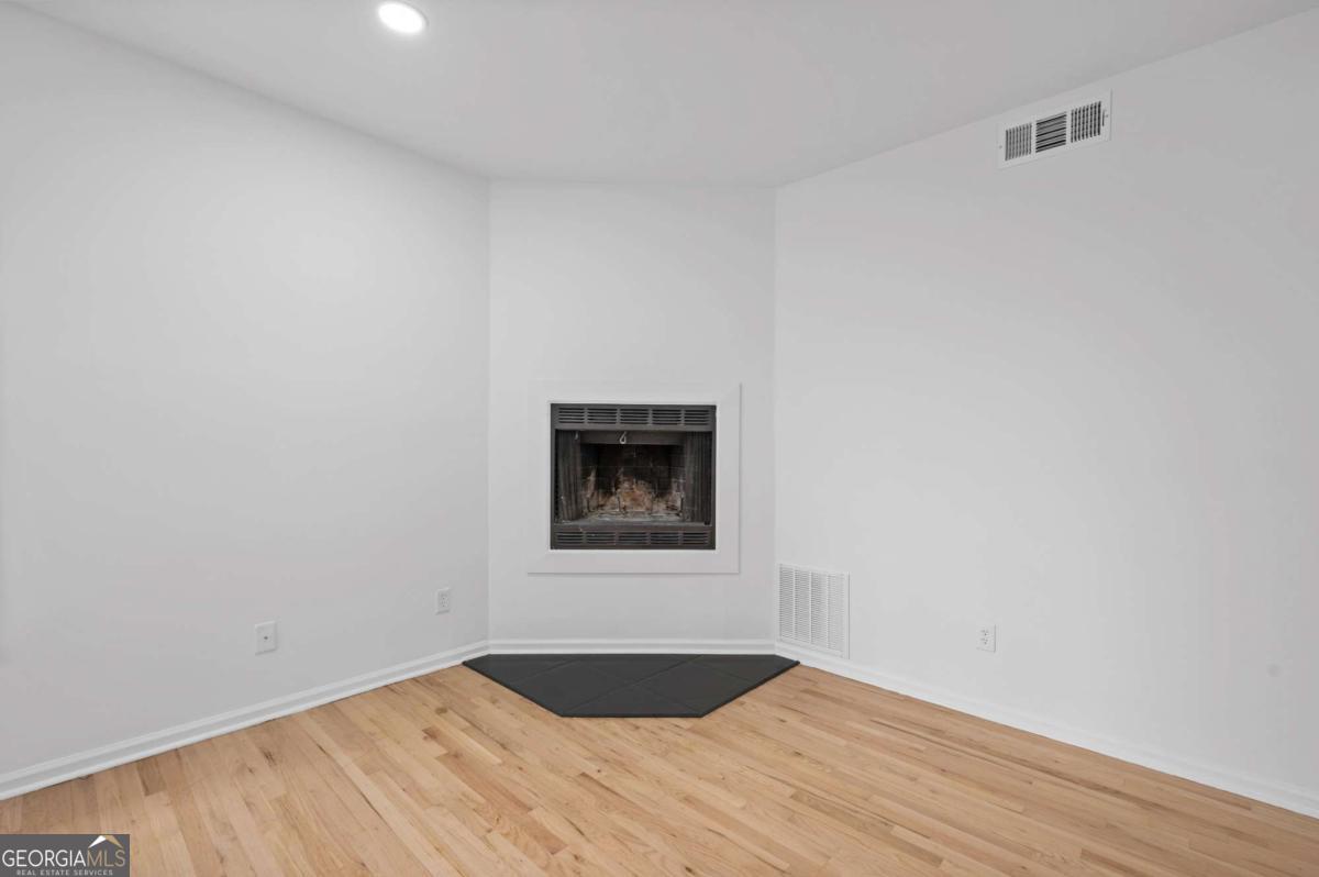567 Winton Terrace Ne # D Property Photo 5