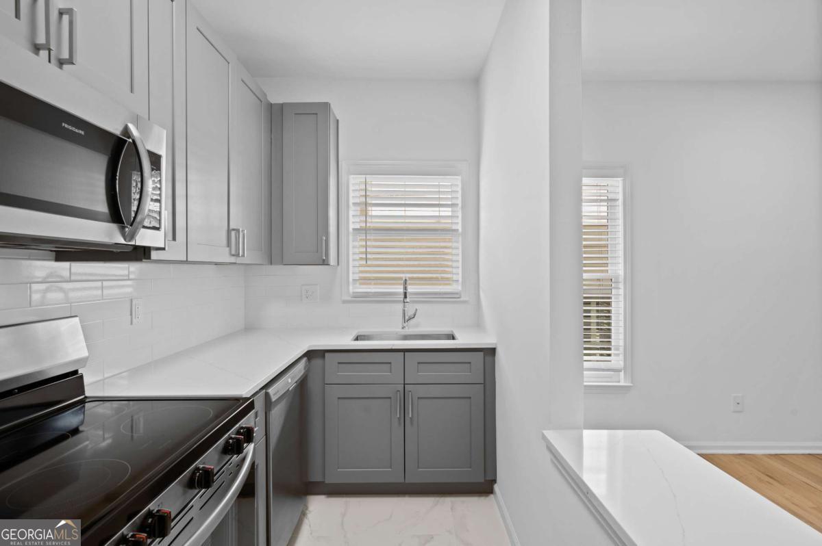 567 Winton Terrace Ne # D Property Photo 8