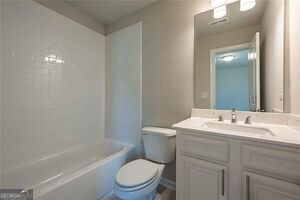 1475 Eastland Road Se Property Photo 5