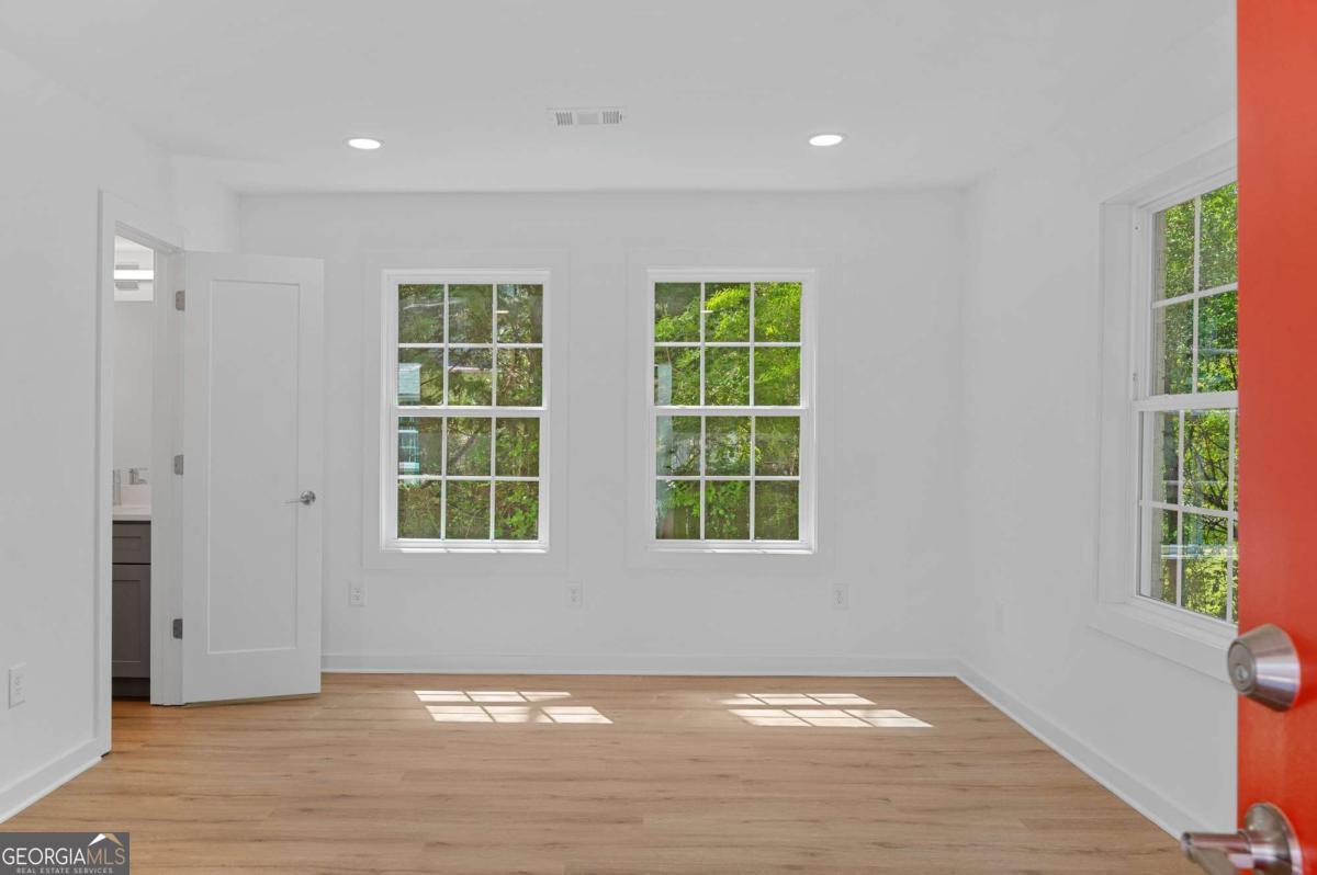 237 Howard Street Ne # 6 Property Photo 2