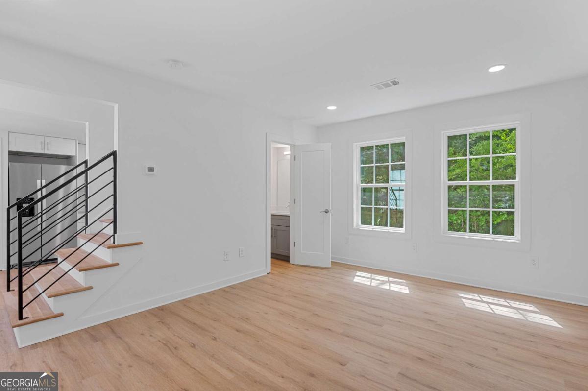 237 Howard Street Ne # 6 Property Photo 3