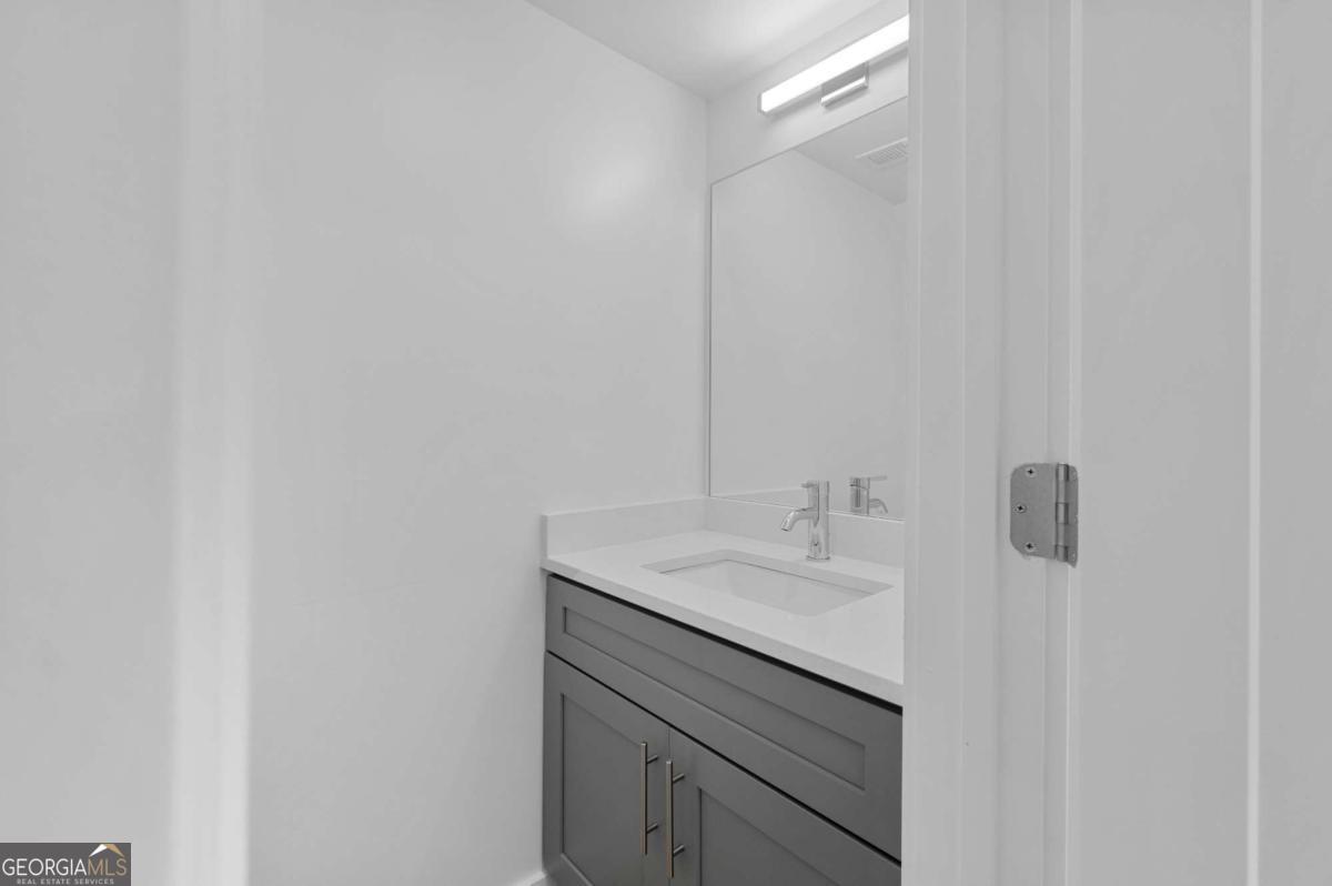237 Howard Street Ne # 6 Property Photo 4