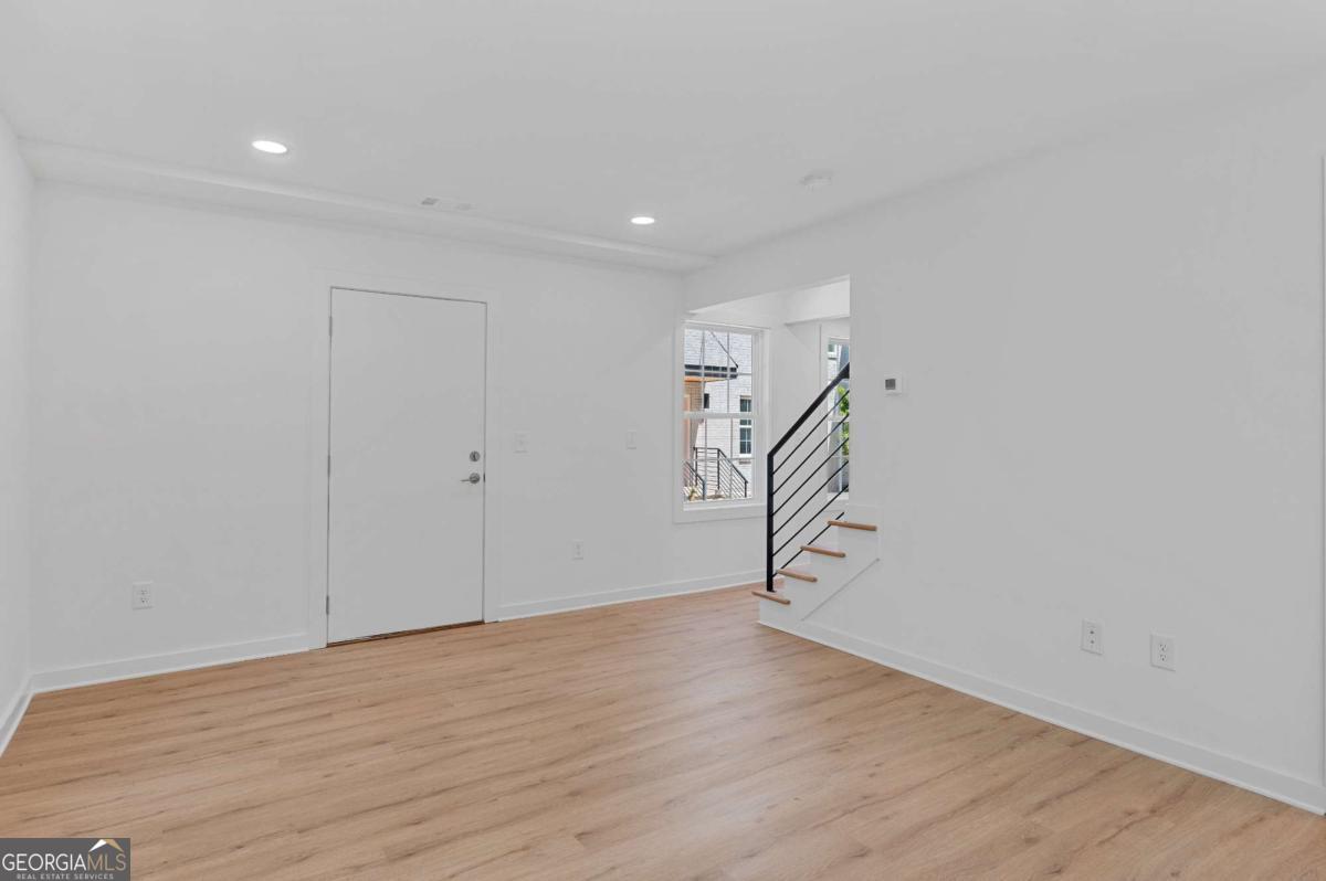 237 Howard Street Ne # 6 Property Photo 5