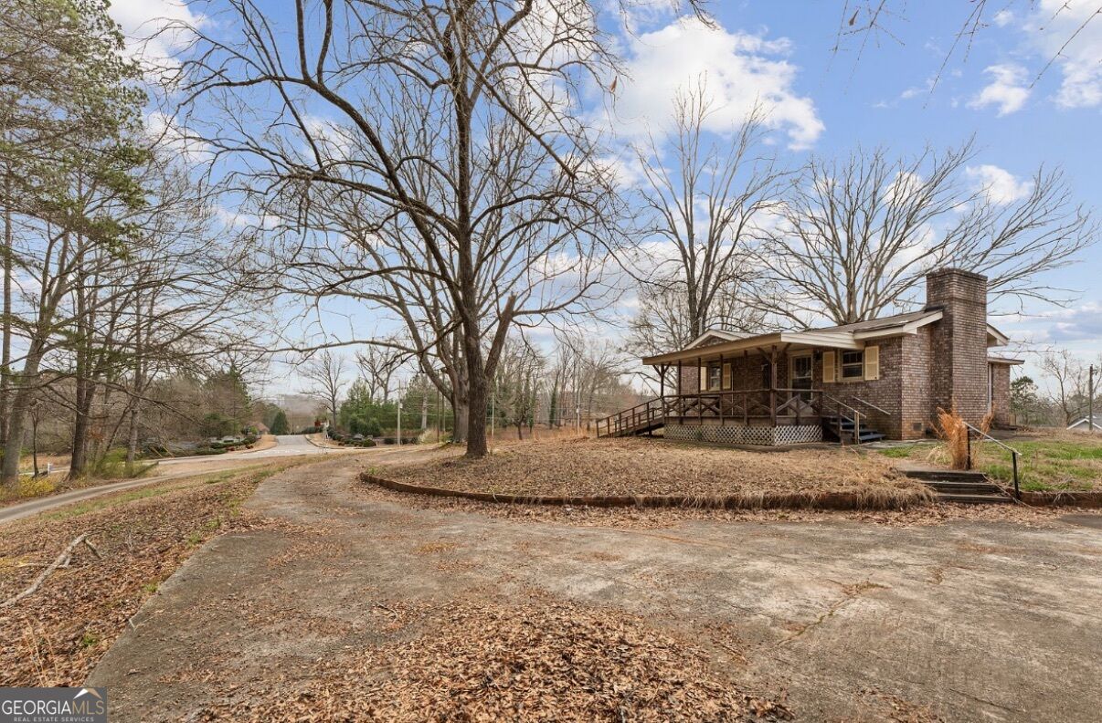 5825 Vaughn Road Property Photo 1