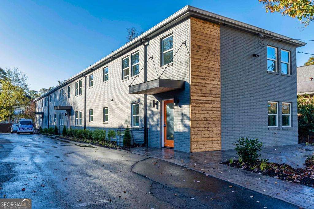 1015 Greenwood Avenue NE # 6 Property Photo 1