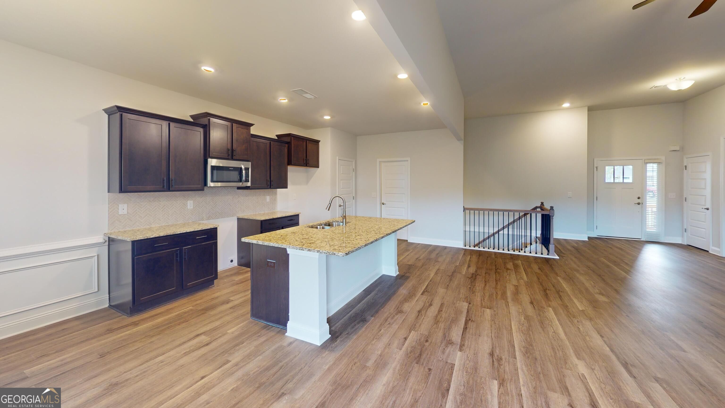 1509 Barrington Place Court Property Photo 2