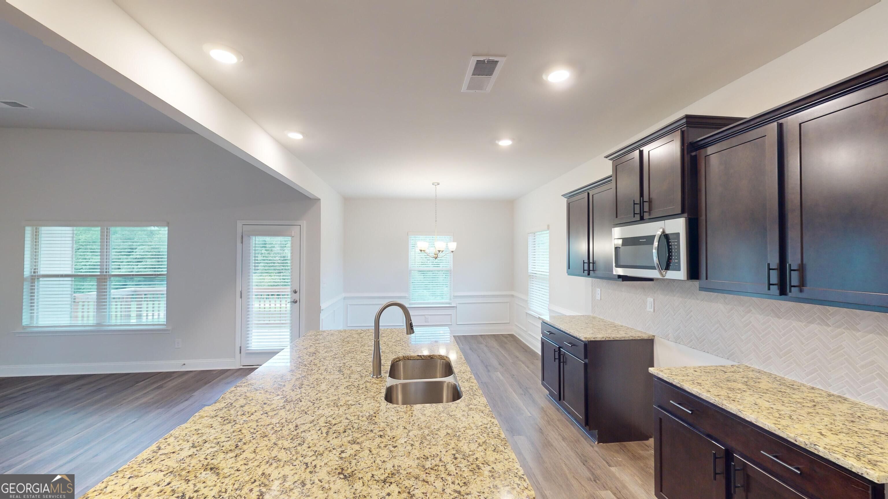 1509 Barrington Place Court Property Photo 3