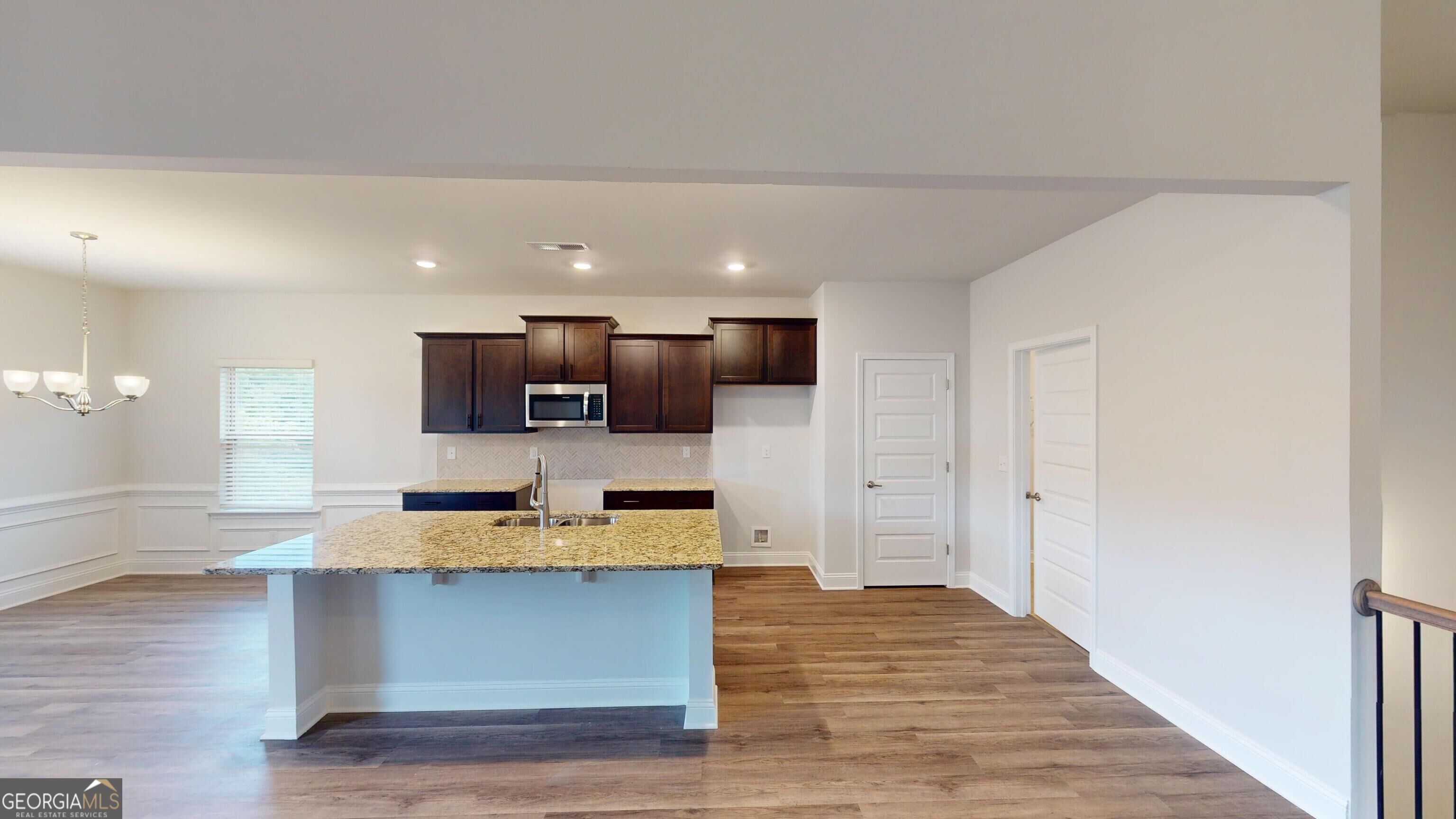 1509 Barrington Place Court Property Photo 4