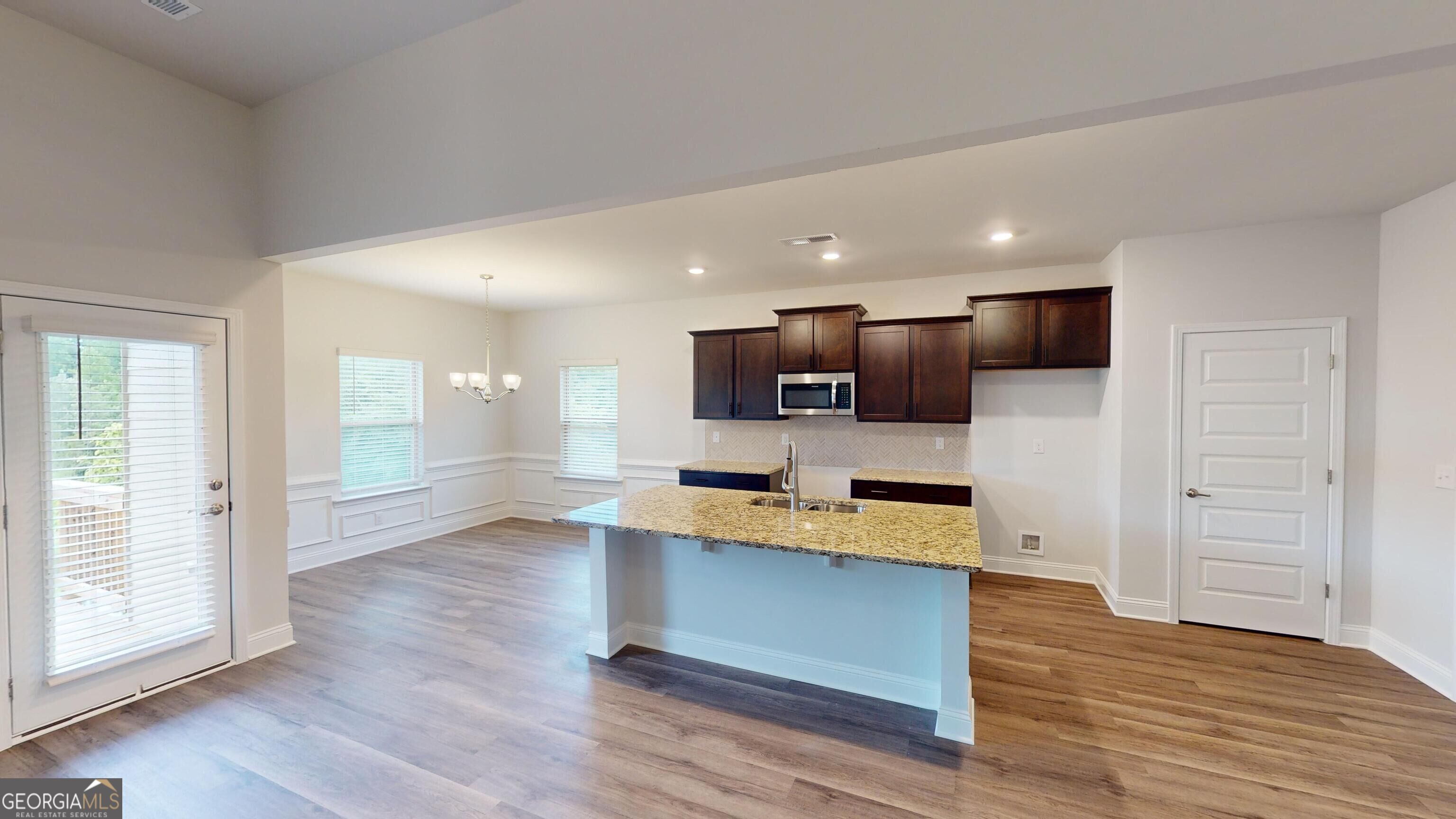 1509 Barrington Place Court Property Photo 5