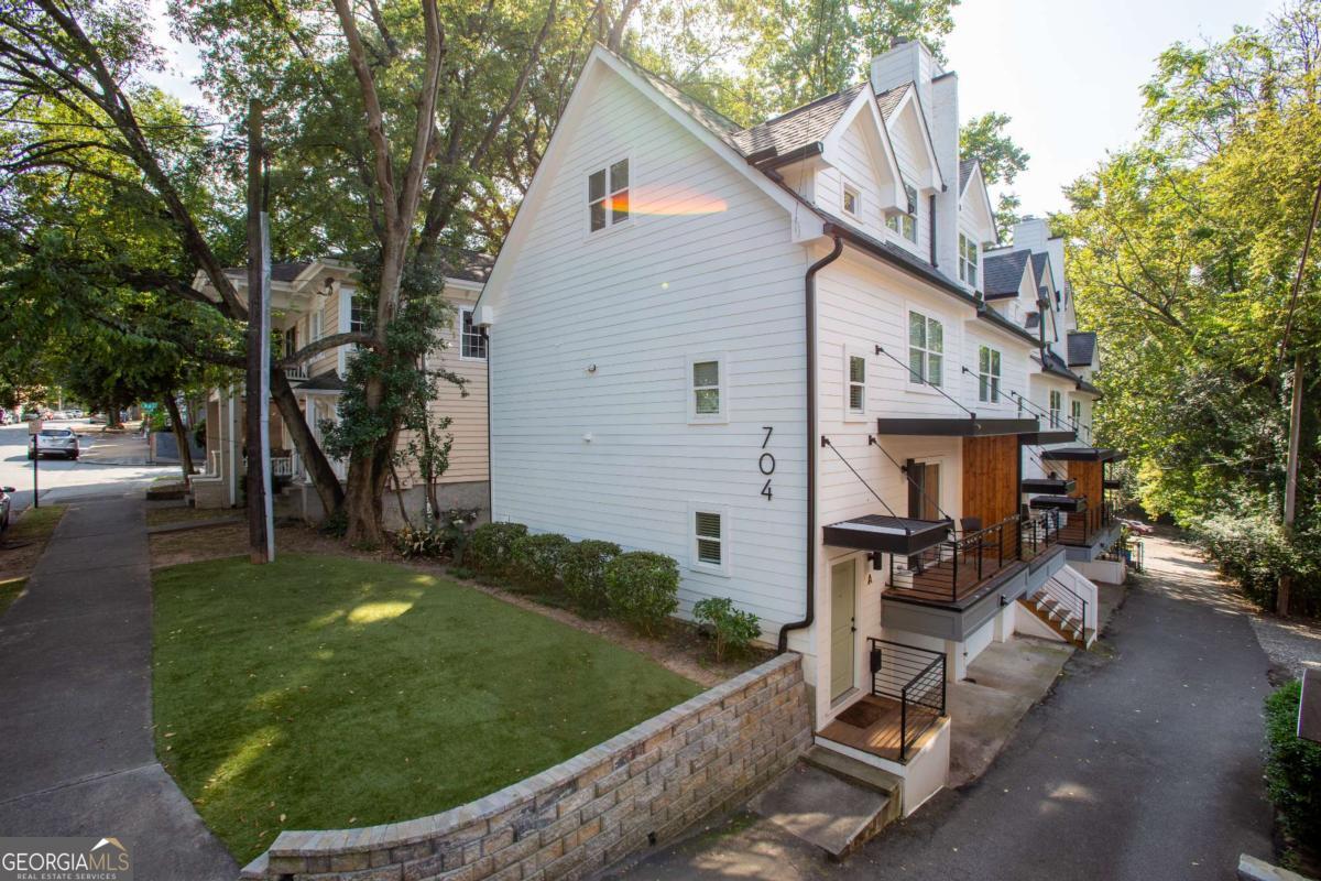 704 Durant Place Ne # D Property Photo 2