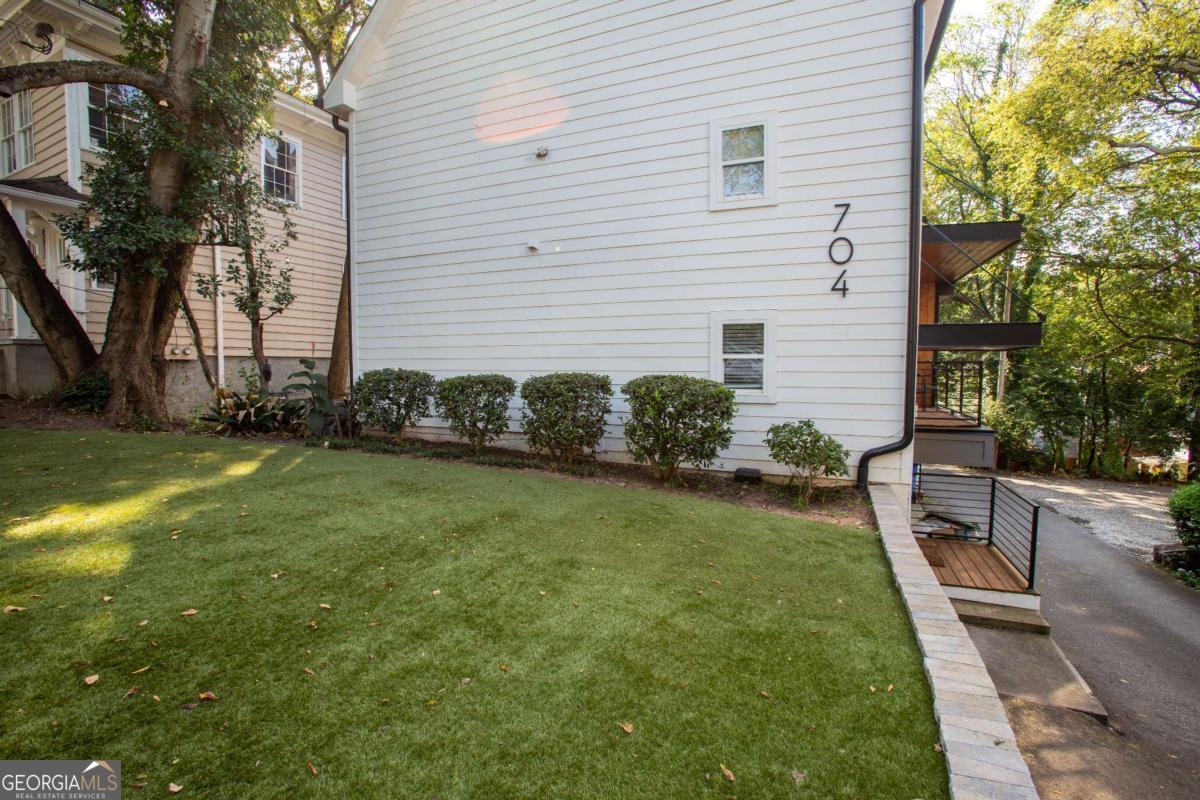 704 Durant Place Ne # D Property Photo 3