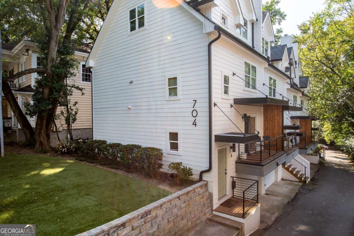 704 Durant Place Ne # D Property Photo 5