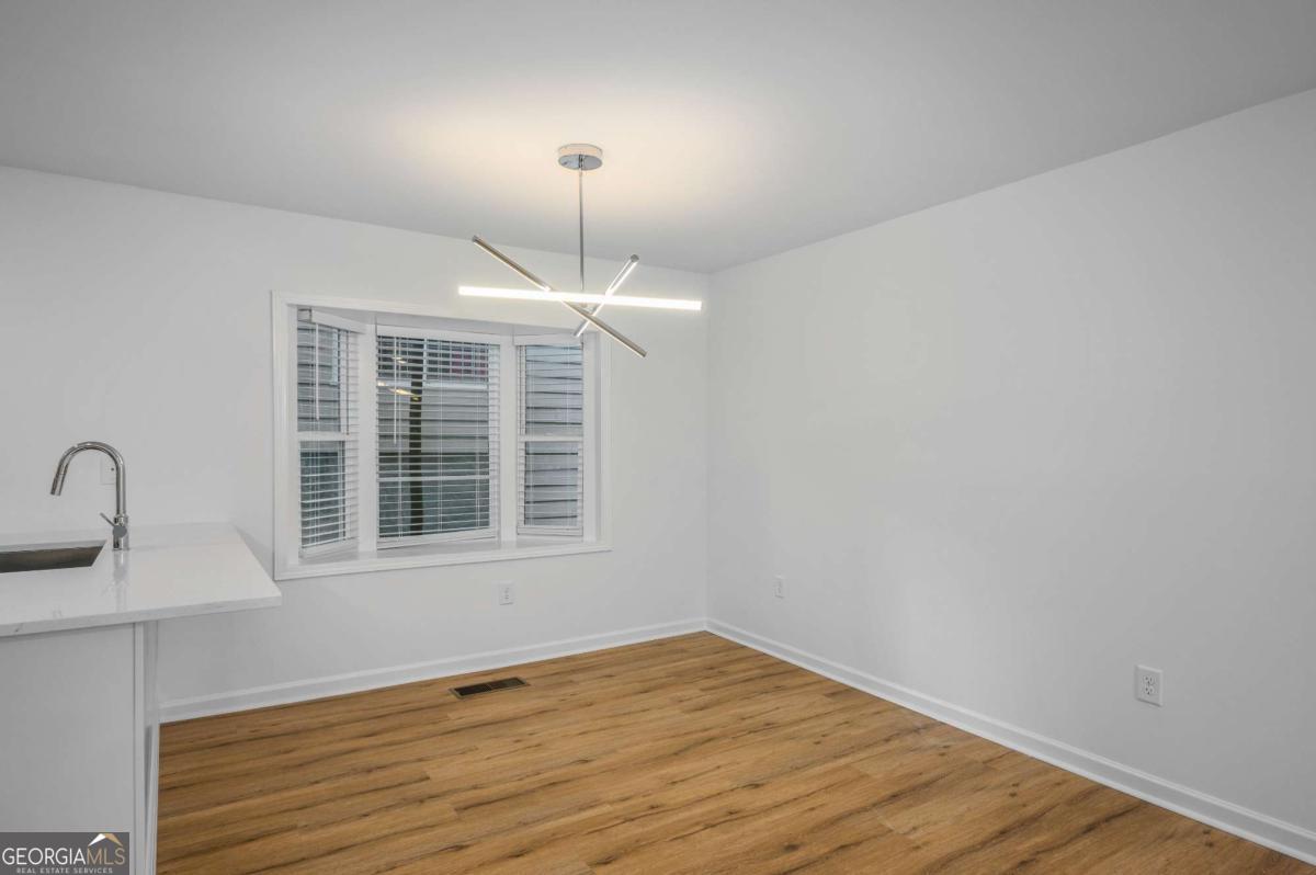 704 Durant Place Ne # D Property Photo 7