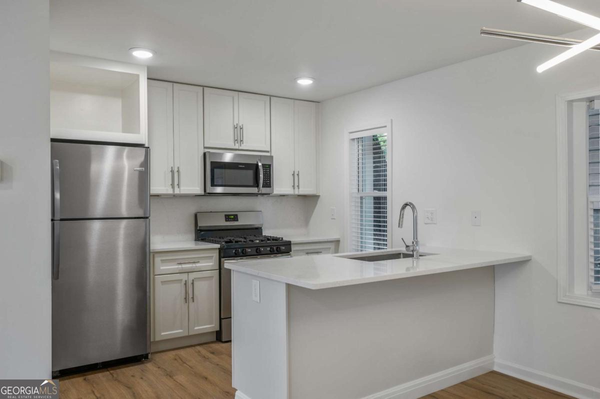 704 Durant Place Ne # D Property Photo 10