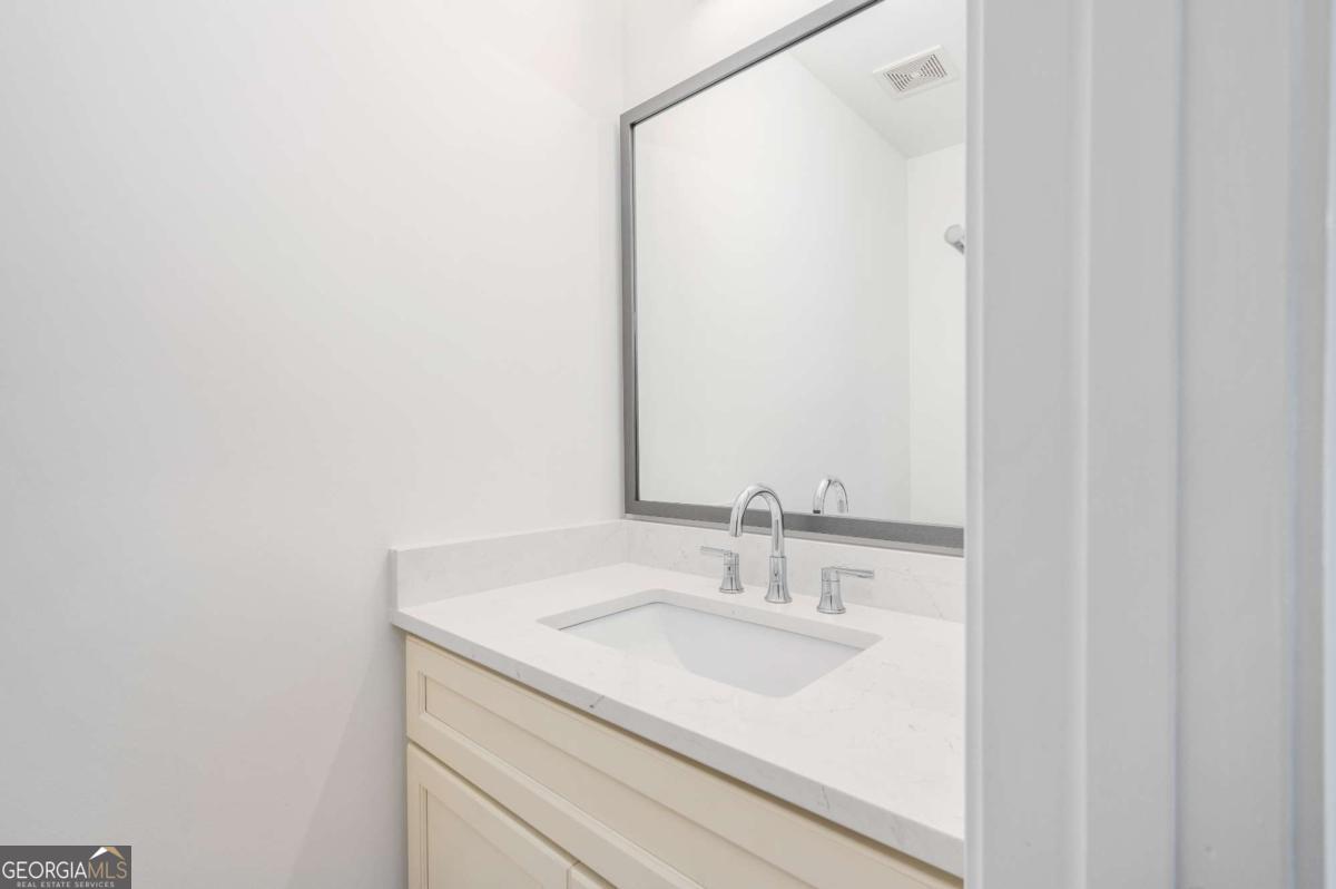 704 Durant Place Ne # D Property Photo 13