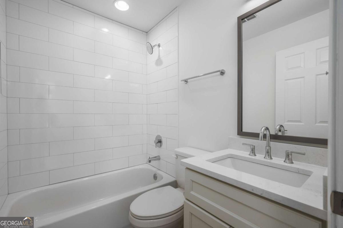 704 Durant Place Ne # D Property Photo 15