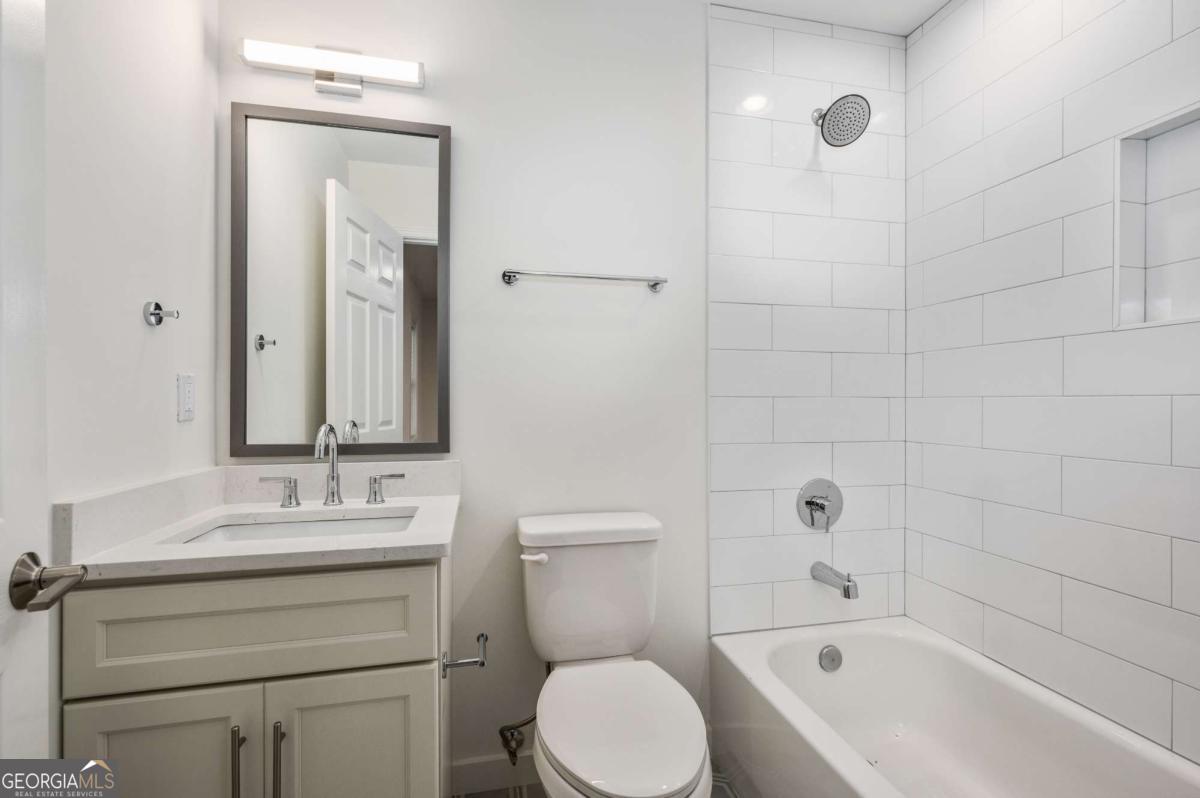704 Durant Place Ne # D Property Photo 17