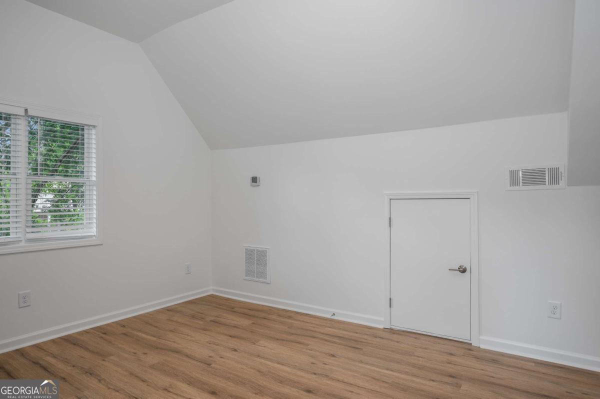704 Durant Place Ne # D Property Photo 18