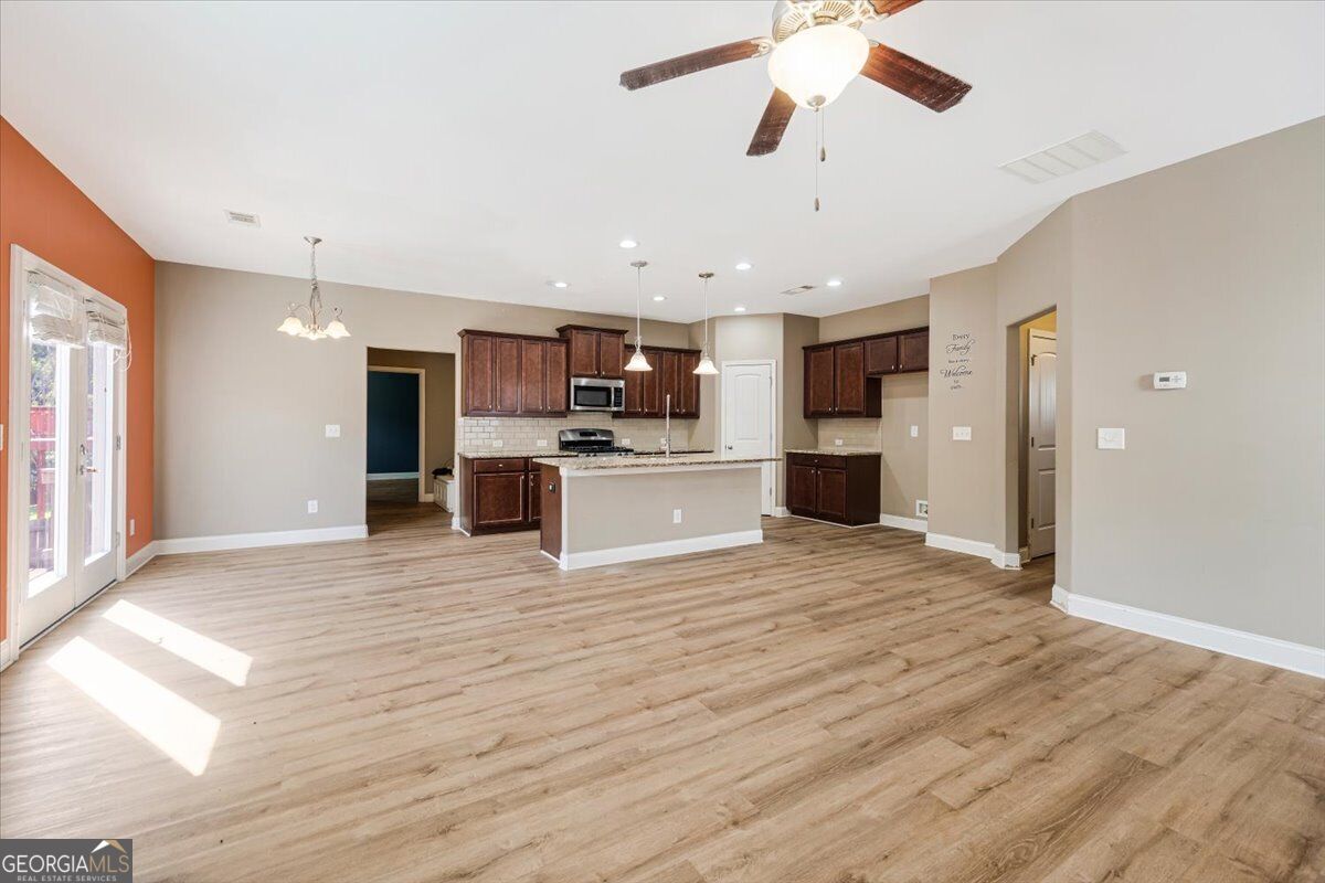 250 Jackson Avenue Property Photo 5
