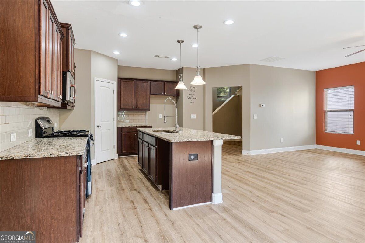 250 Jackson Avenue Property Photo 6