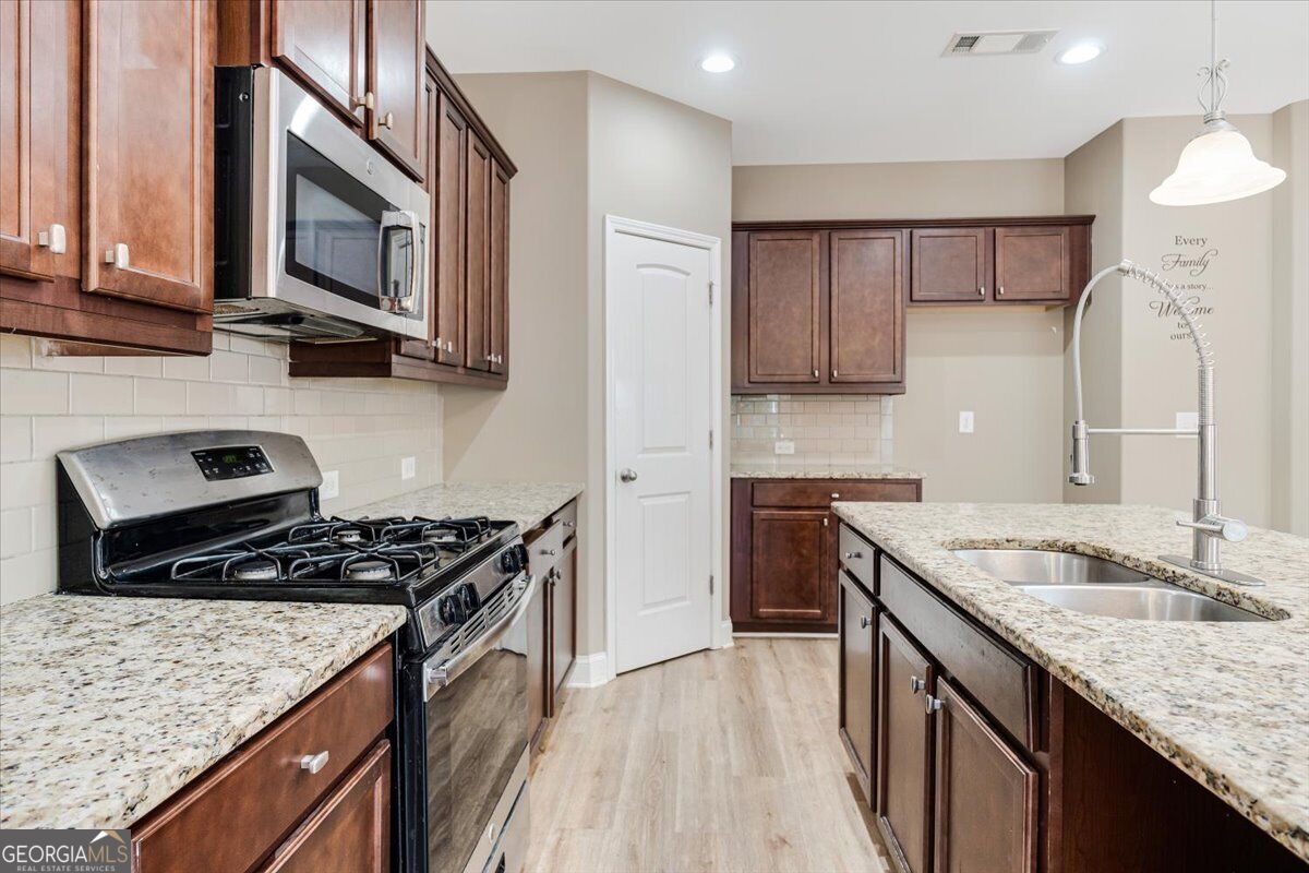 250 Jackson Avenue Property Photo 7