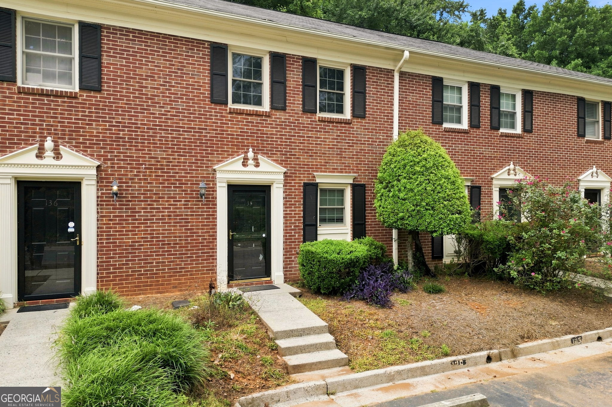135 Sterling Court Property Photo 1