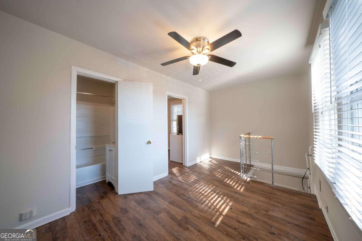 716 Lakeview Avenue Ne # 5 Property Photo 4