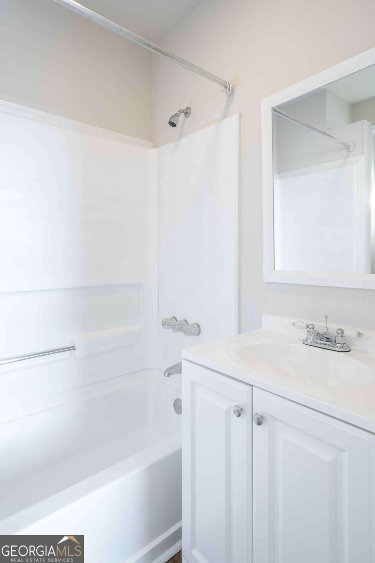 716 Lakeview Avenue Ne # 5 Property Photo 5