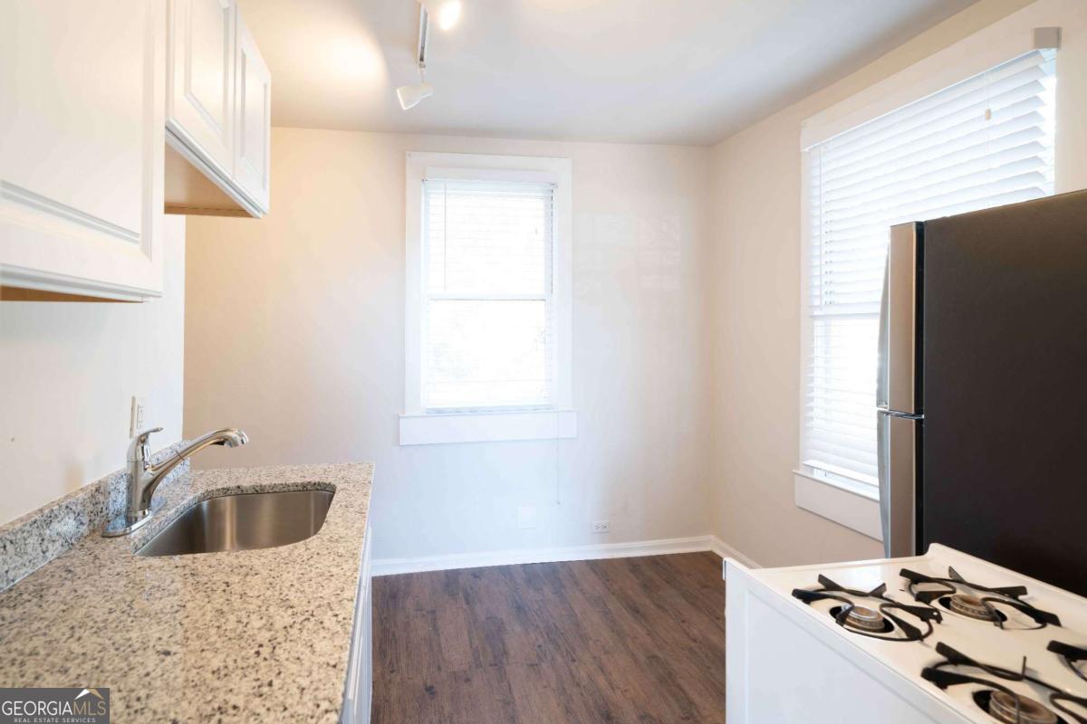 716 Lakeview Avenue Ne # 5 Property Photo 6