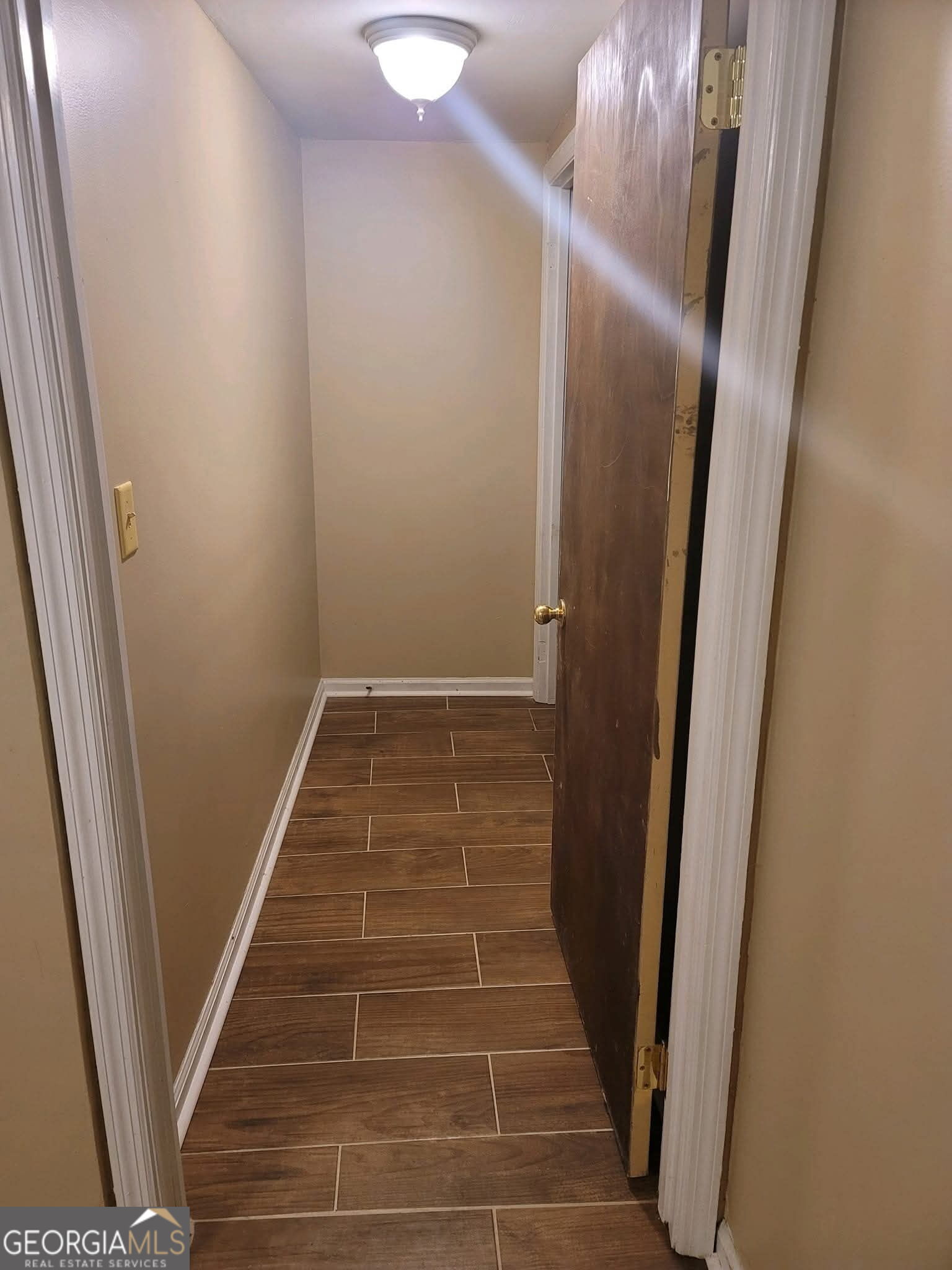 1210 Douglas Circle Property Photo 4
