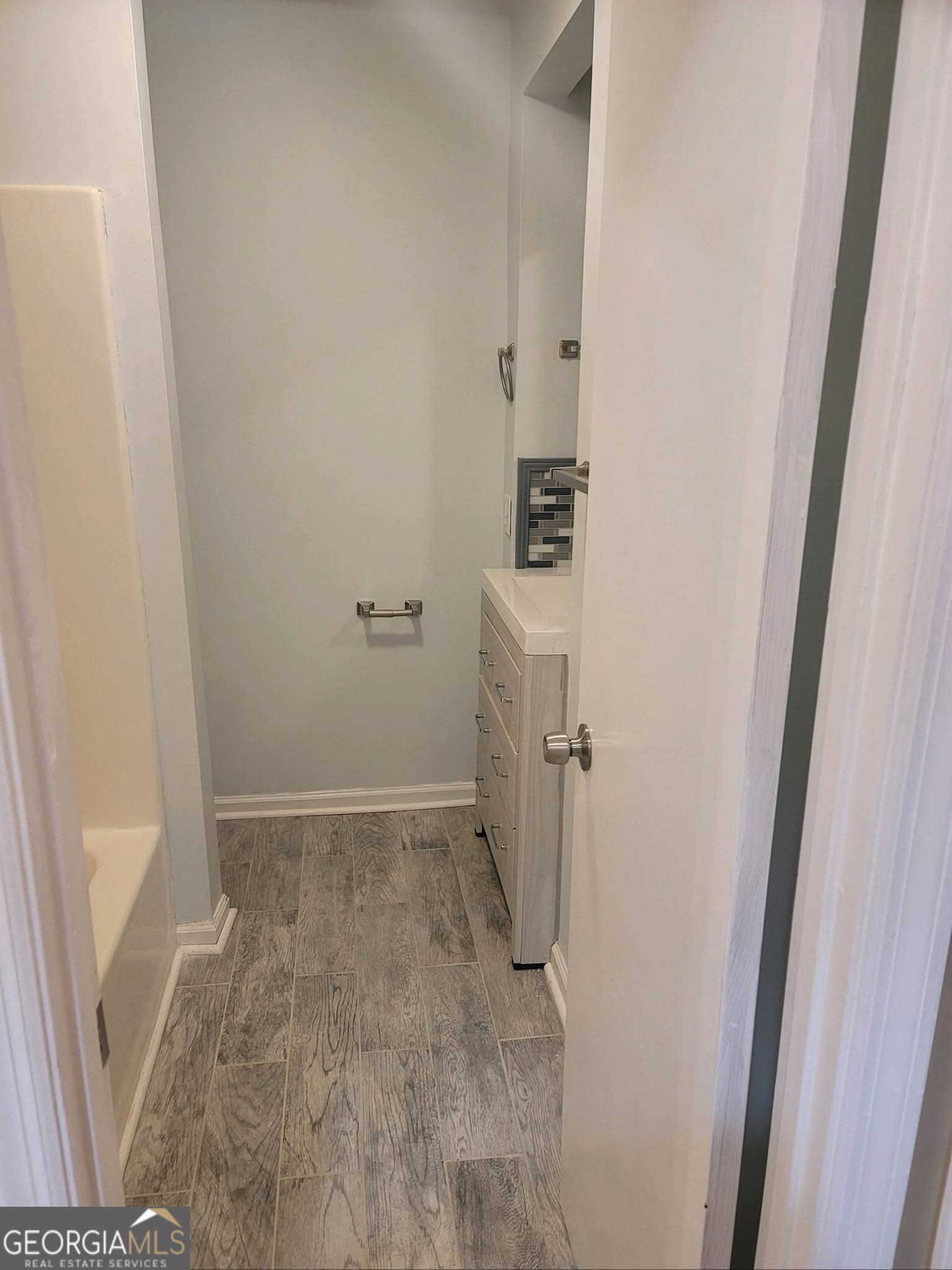 1210 Douglas Circle Property Photo 6