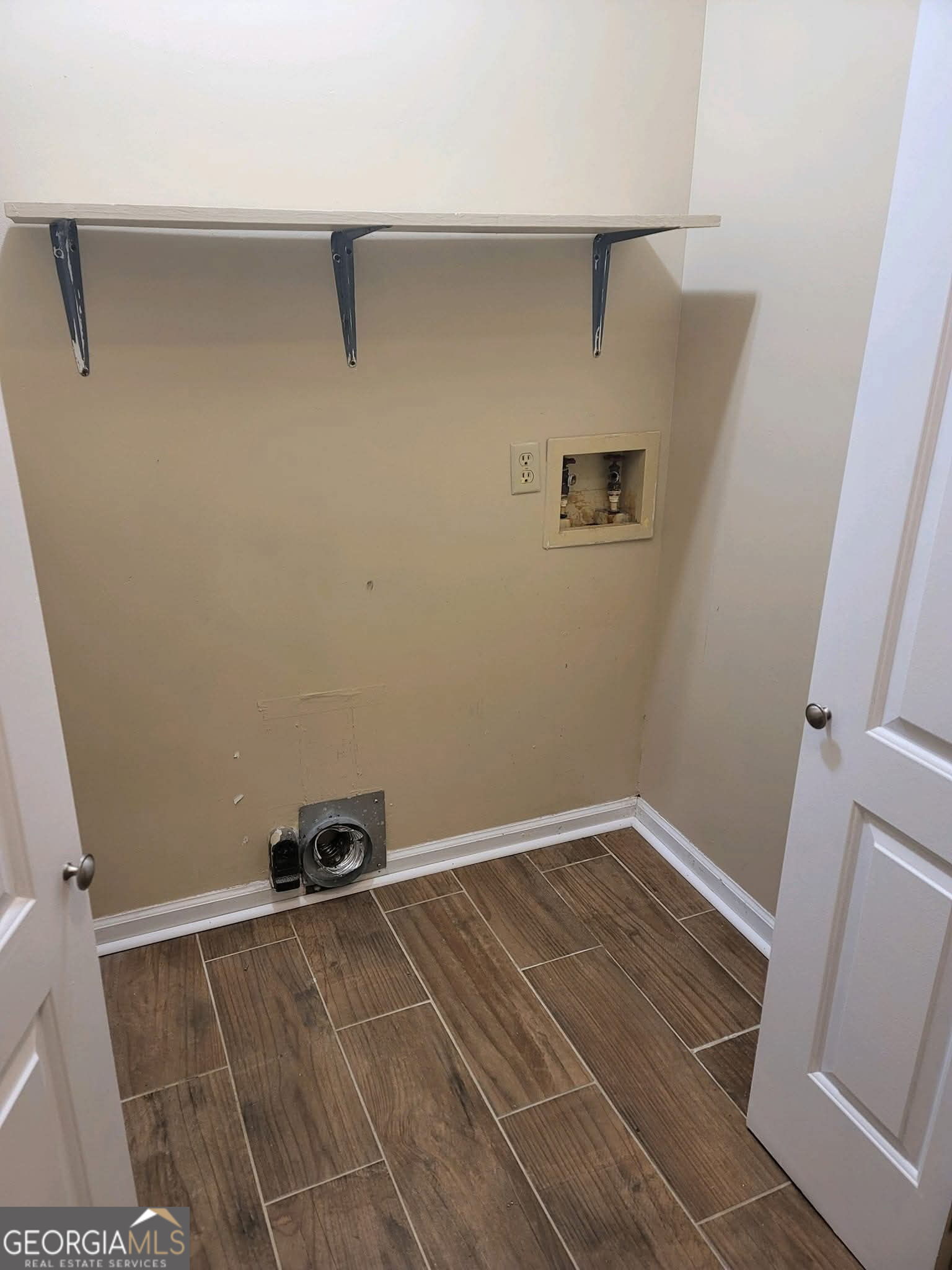 1210 Douglas Circle Property Photo 13