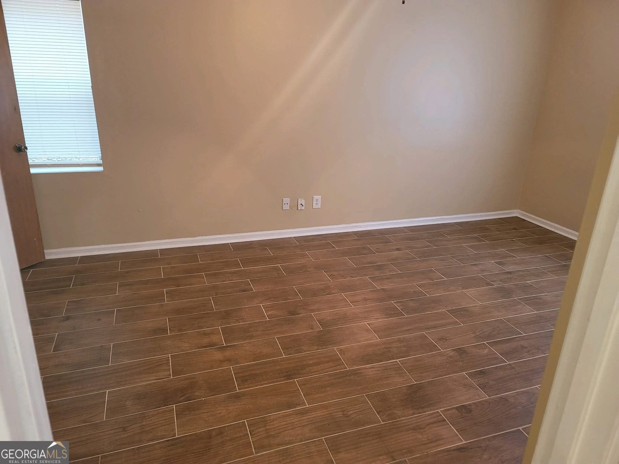 1210 Douglas Circle Property Photo 14
