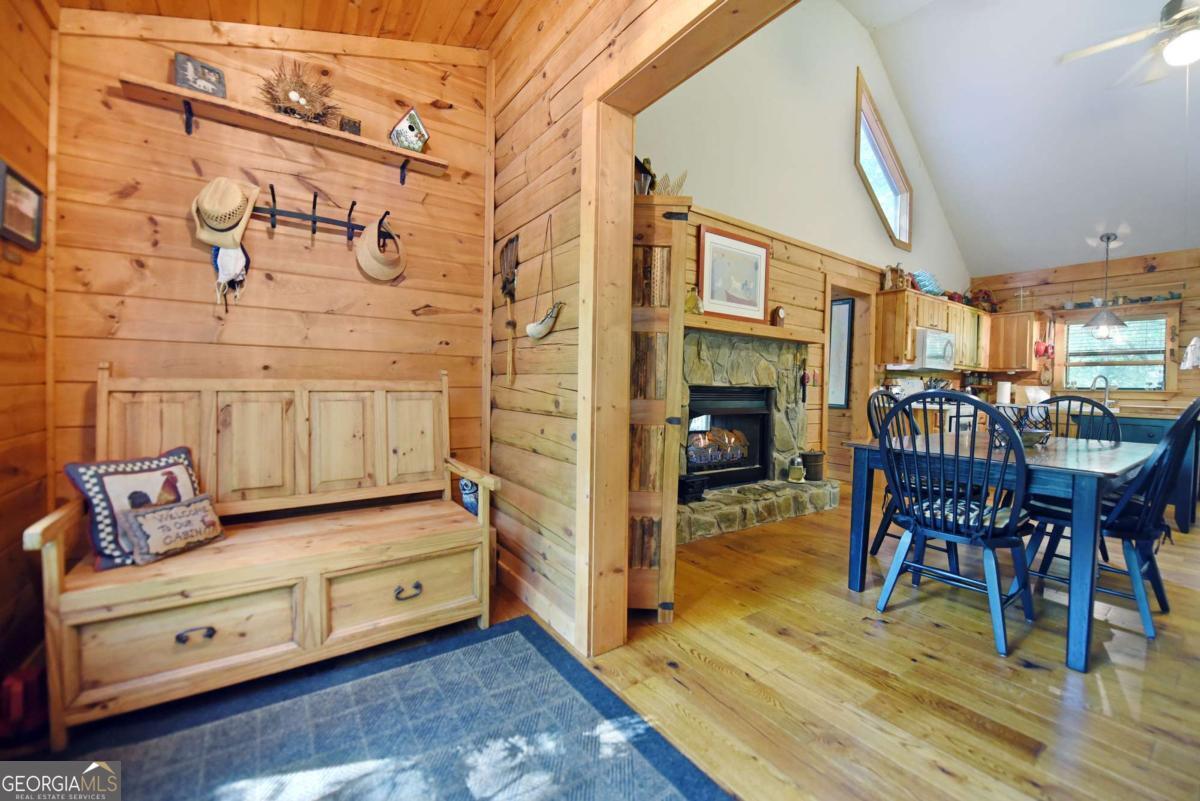 566 Sharewood Forest Property Photo 6