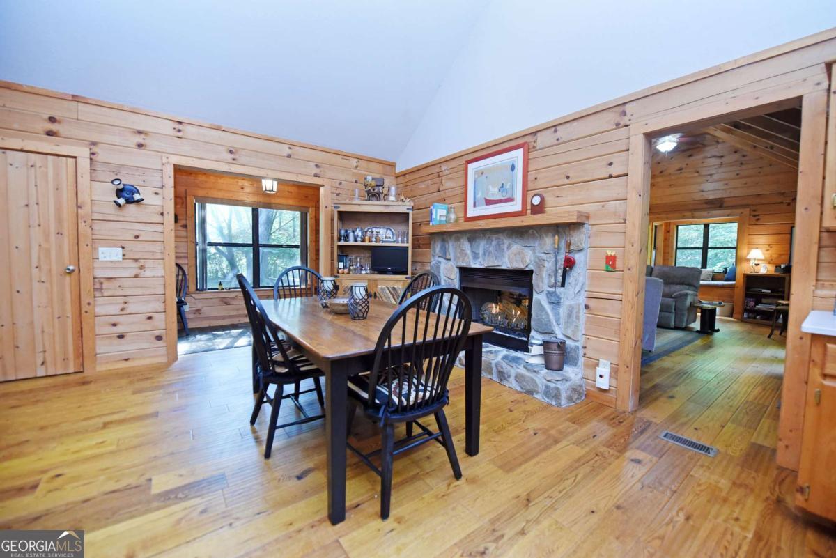 566 Sharewood Forest Property Photo 7