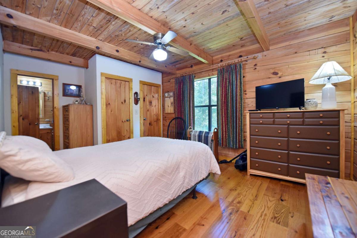 566 Sharewood Forest Property Photo 14