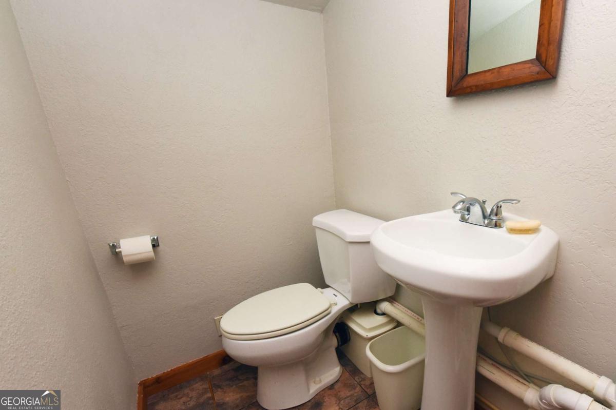 566 Sharewood Forest Property Photo 21