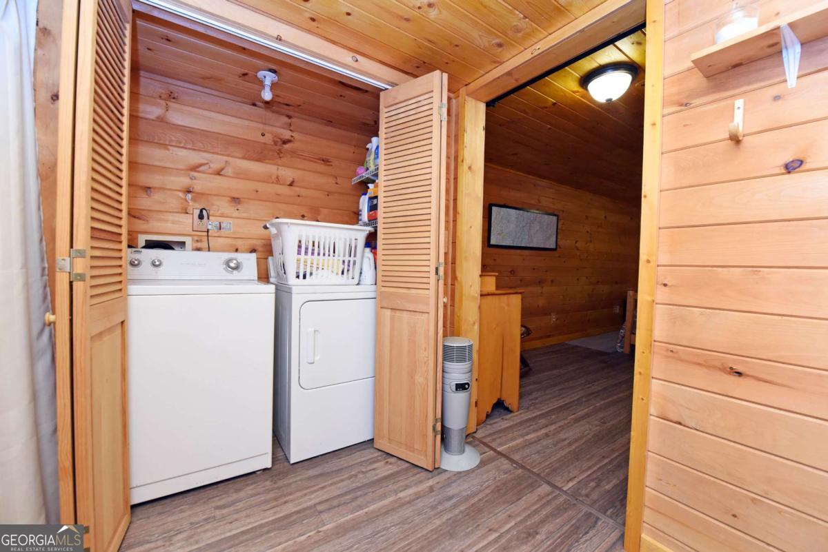566 Sharewood Forest Property Photo 32