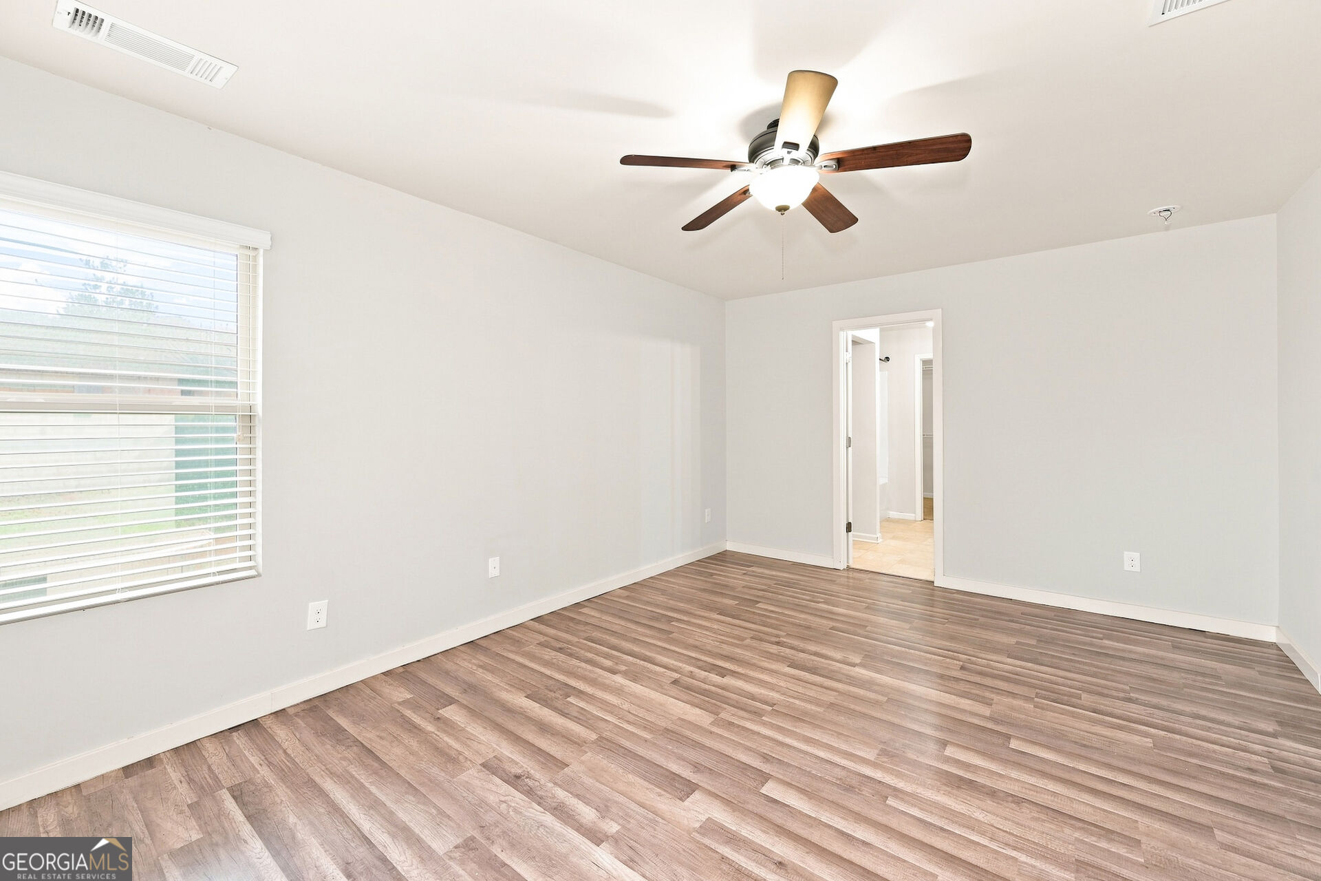 1043 Sutherland Drive Property Photo 7