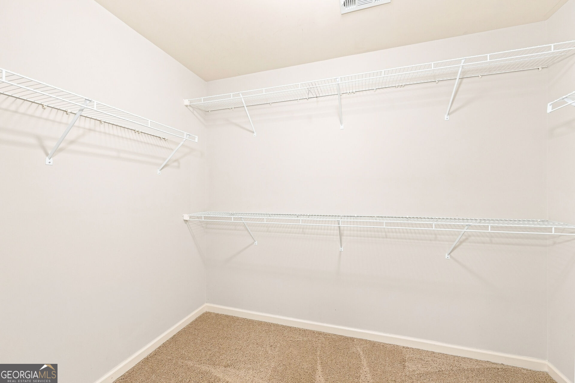 1043 Sutherland Drive Property Photo 12