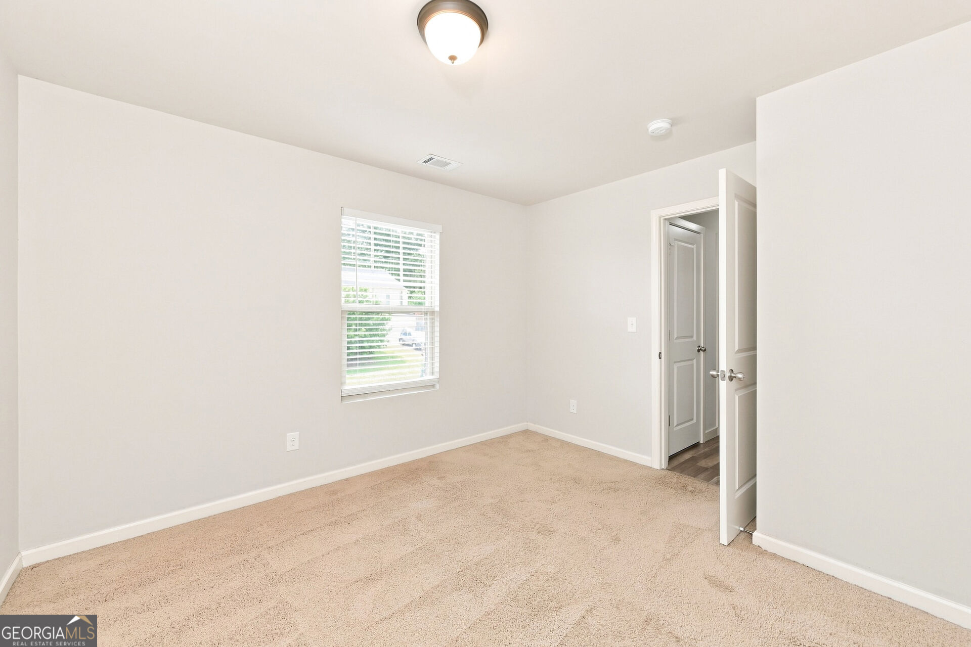 1043 Sutherland Drive Property Photo 15