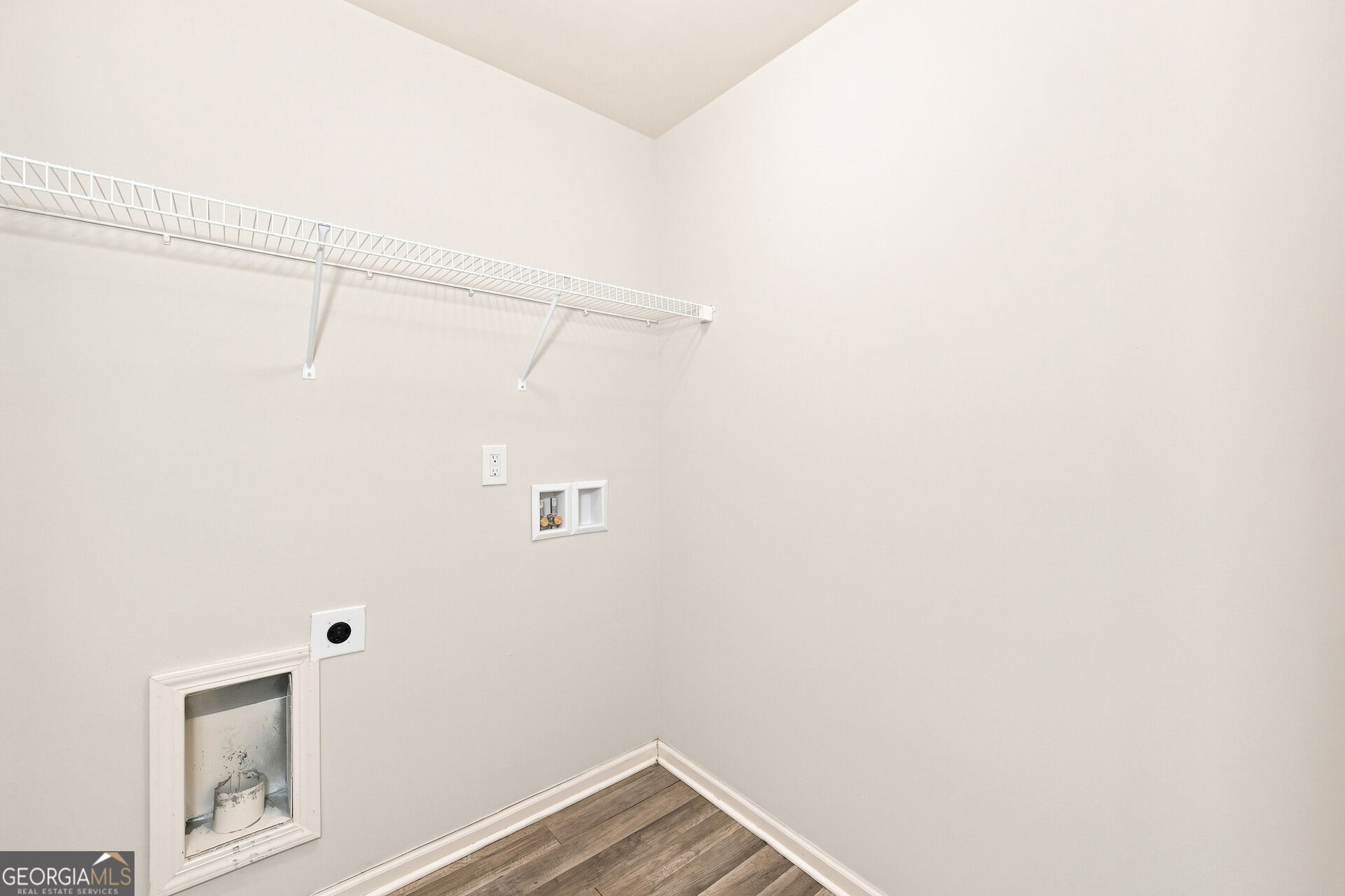 1043 Sutherland Drive Property Photo 18