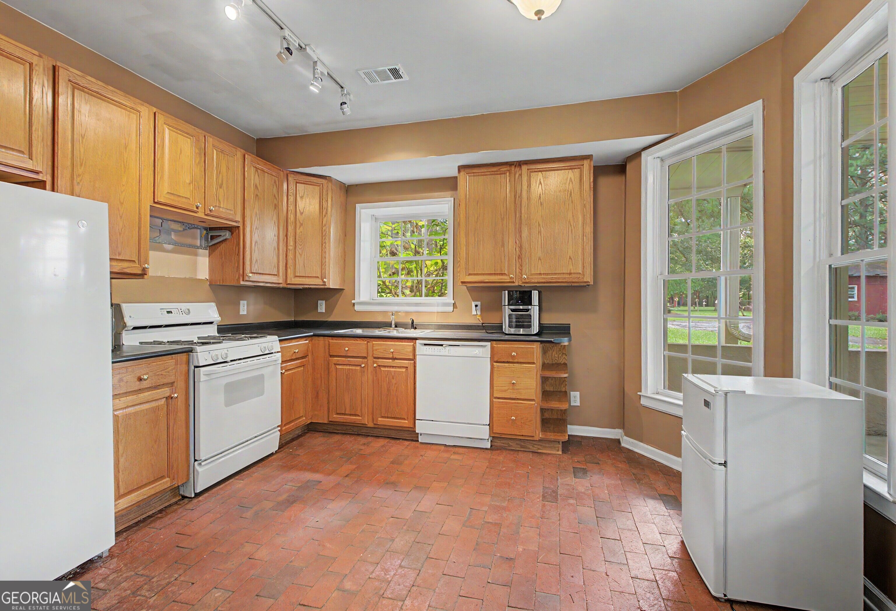 205 White Road Property Photo 44
