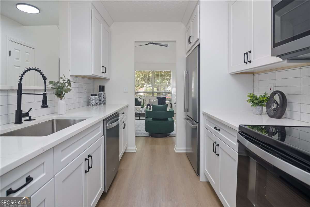 4033 Ravenwood Court Property Photo 10