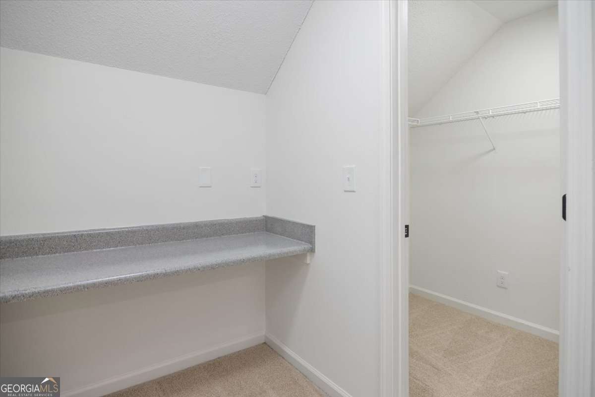 4033 Ravenwood Court Property Photo 25