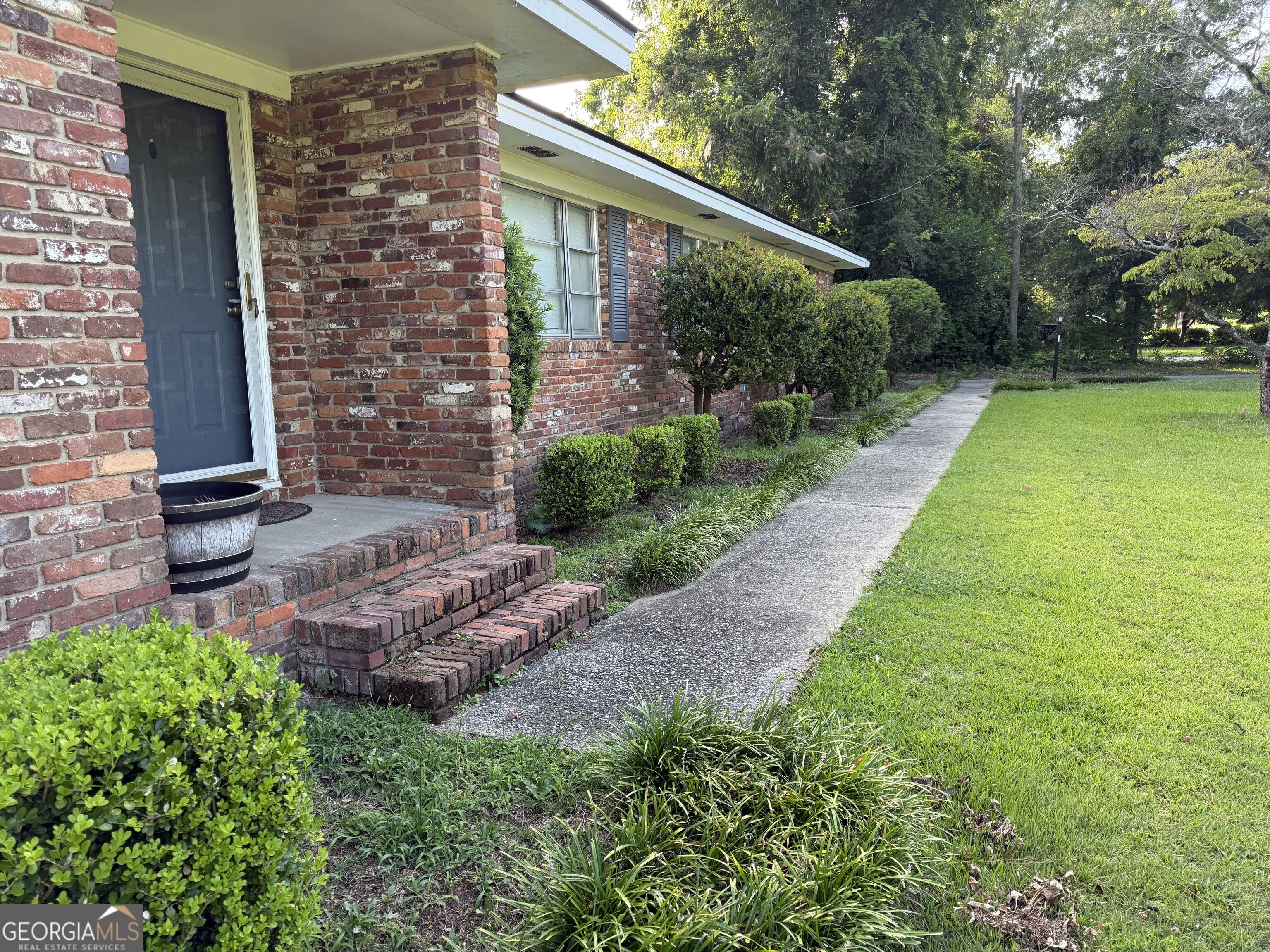 1606 Roberson Street Property Photo 4